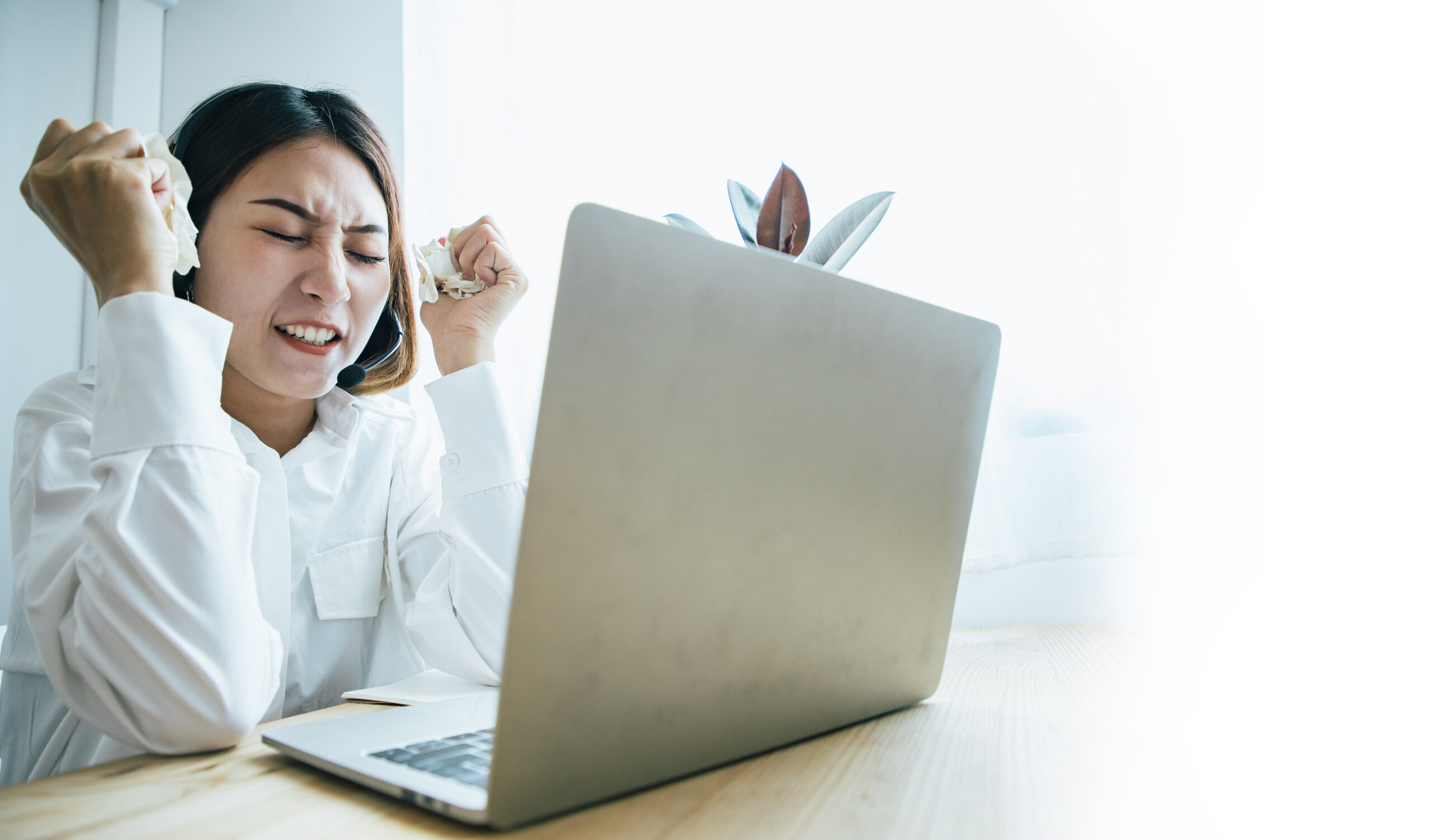 Beautiful,Asian,Call,Center,Staff,Talking,And,Provide,Services,To